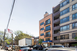 132-16 Maple Ave in Flushing, NY - Building Photo - Building Photo