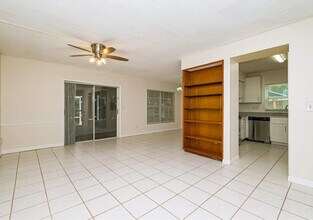 12312 Woodleigh Ave in Tampa, FL - Building Photo - Building Photo