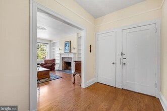3507 N Charles St, Unit 201 in Baltimore, MD - Foto de edificio - Building Photo