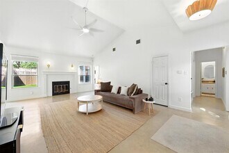 5807 Convict Hill Rd in Austin, TX - Building Photo - Building Photo