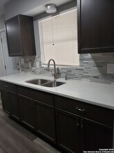 117 Brettonwood Dr in San Antonio, TX - Foto de edificio - Building Photo