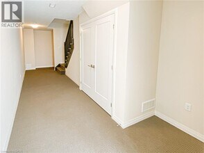 6 Ritchie Ln in Hamilton, ON - Building Photo - Building Photo