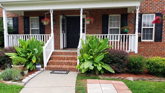 4549 Stimpson Ridge Dr in Winston-Salem, NC - Foto de edificio - Building Photo