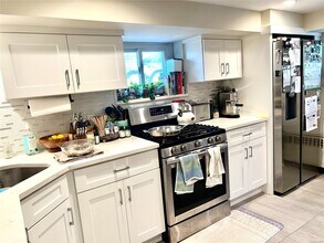 355 E Beech St-Unit -garden in Long Beach, NY - Building Photo - Building Photo