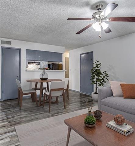 601 Bellaire Dr in Hurst, TX - Building Photo - Building Photo