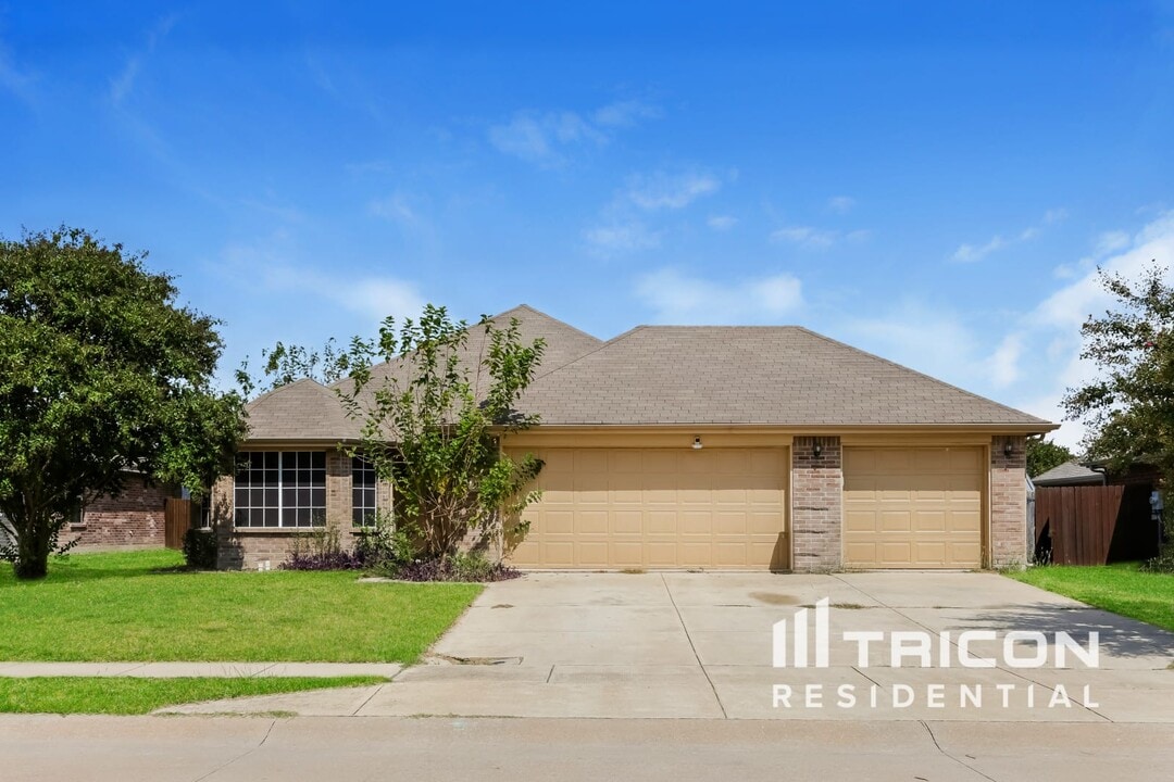 114 Pinto Dr in Waxahachie, TX - Building Photo