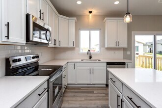 1401 NE Savana Dr in Grimes, IA - Building Photo - Building Photo