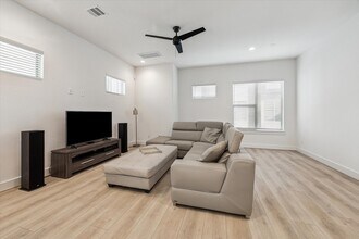 820 Curtin St in Houston, TX - Foto de edificio - Building Photo
