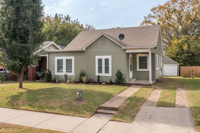 property at 625 Clifton Ct