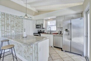 1733 SW 5th Ct in Fort Lauderdale, FL - Building Photo