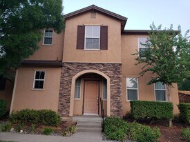 2177 Tuscany Way in Redding, CA - Building Photo