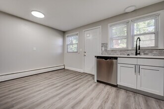 4 Saint Regis St in East Hartford, CT - Foto de edificio - Building Photo