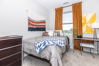 Vivio on Tenth in Indianapolis, IN - Foto de edificio - Building Photo