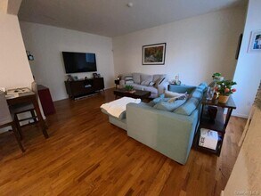 213 Arlington Ct in Bardonia, NY - Foto de edificio - Building Photo