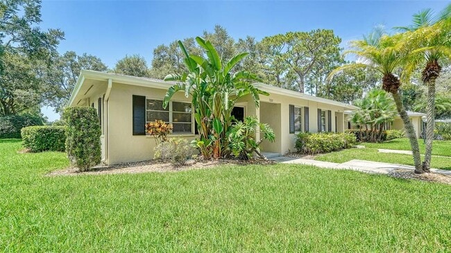 7820 Palm Aire Ln in Sarasota, FL - Building Photo - Building Photo