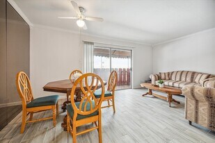 2824 Briarhurst Dr, Unit 30 in Houston, TX - Building Photo