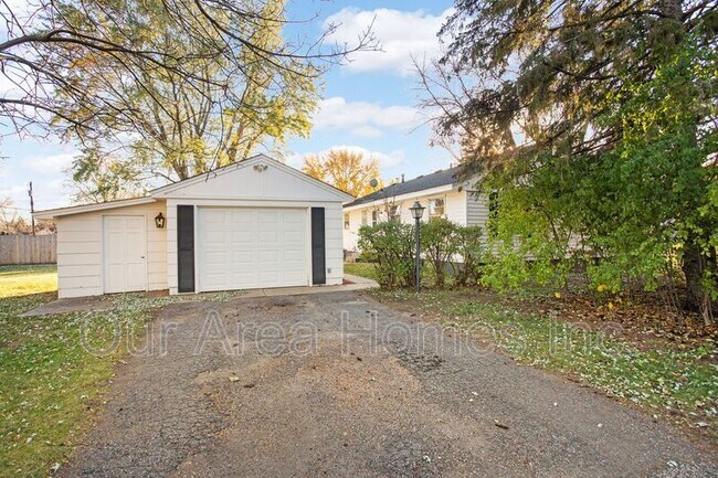 9480 Quaker Ln N in Maple Grove, MN - Building Photo - Building Photo