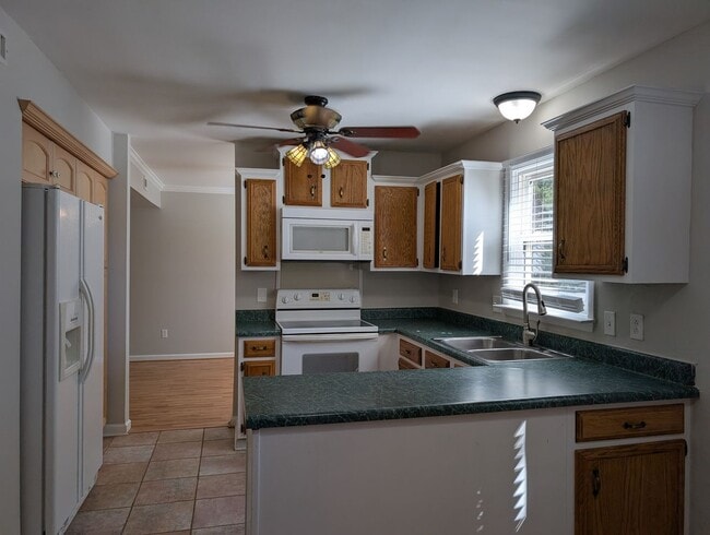 5823 Rimerton Dr in Charlotte, NC - Foto de edificio - Building Photo