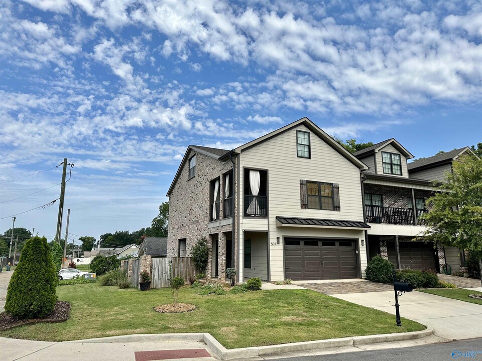 501 Dement St NE in Huntsville, AL - Foto de edificio