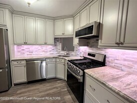 36 Chatham Square in Sayreville, NJ - Building Photo