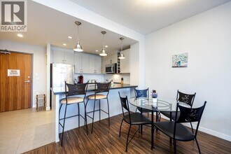 215 W 1st St in North Vancouver, BC - Building Photo - Building Photo