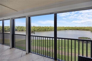 15 Bluebill Ave in Naples, FL - Building Photo