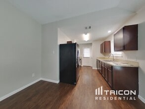 2439 High Island Way in Houston, TX - Building Photo - Building Photo