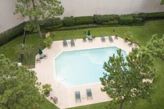 651 Bering Dr in Houston, TX - Building Photo - Building Photo