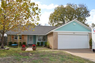 1121 Stoneoak Ln in Austin, TX - Building Photo - Building Photo