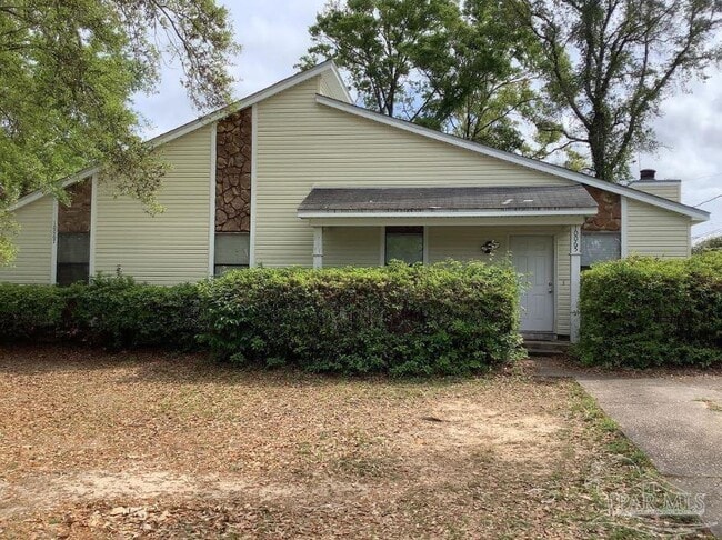 property at 10065 Hillview Rd