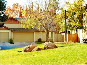 Bellwood Park Apartments in Sacramento, CA - Foto de edificio - Building Photo