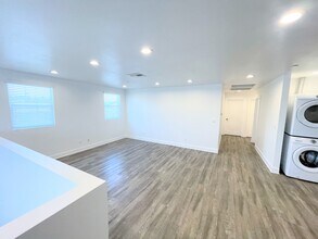 1560 Ricardo St in Los Angeles, CA - Building Photo - Building Photo