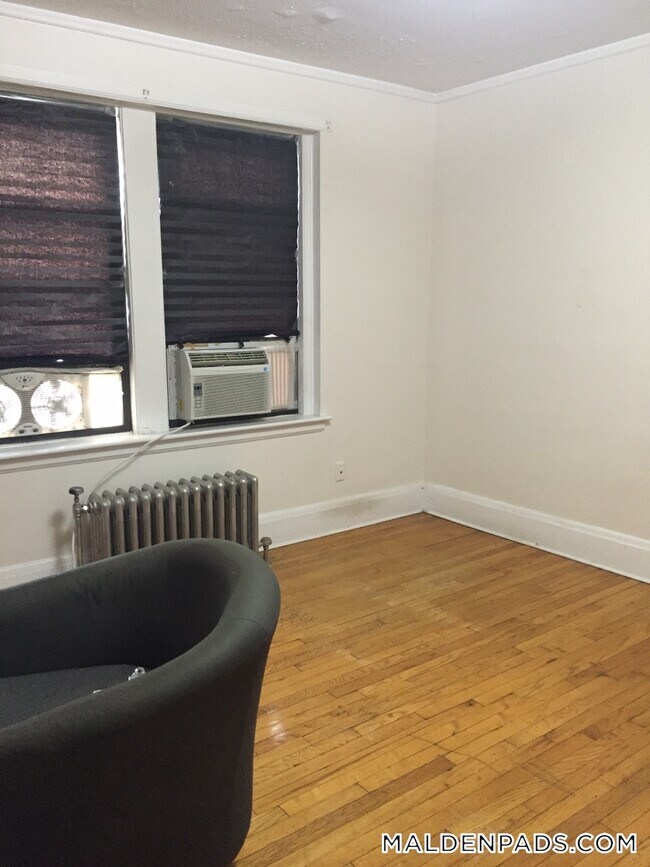 349 Pleasant St, Unit A1-14 in Malden, MA - Foto de edificio - Building Photo