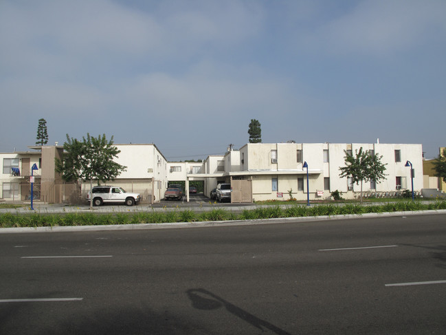 Rosewood Apartments in Downey, CA - Foto de edificio - Building Photo