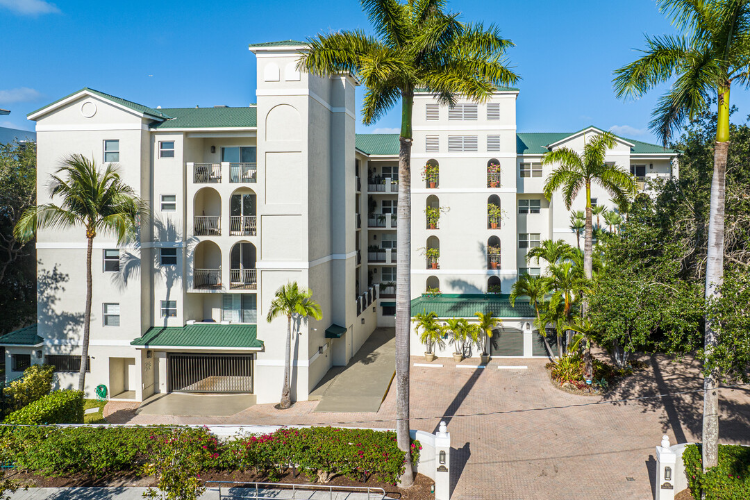 Villas of Sunrise Bay in Fort Lauderdale, FL - Foto de edificio