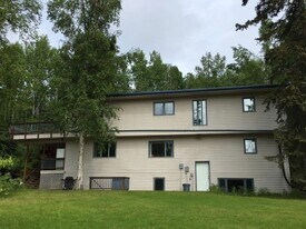 560 Wigwam Way in Fairbanks, AK - Building Photo
