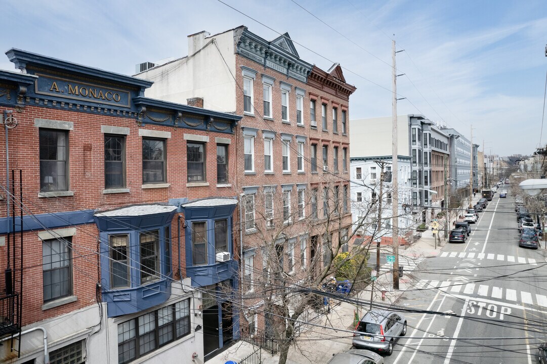 420 Madison St in Hoboken, NJ - Building Photo