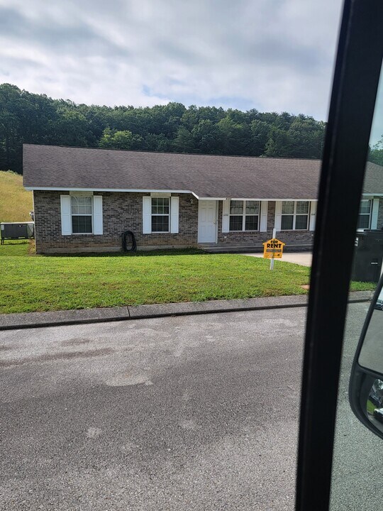 8350 Shawn Ridge Dr in Harrison, TN - Building Photo