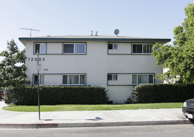 12002 Hart St in North Hollywood, CA - Building Photo - Building Photo