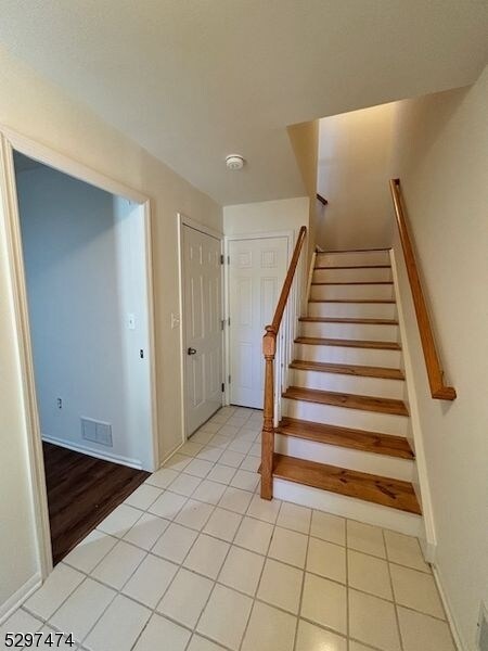 204 Tulsa Ct in Hackettstown, NJ - Foto de edificio - Building Photo