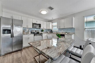 2851 Emerson Ave S in St. Petersburg, FL - Building Photo - Building Photo