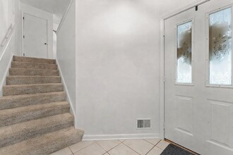 2742 Hart Rd in Highland, IN - Foto de edificio - Building Photo