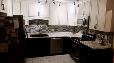 908 Sandusky Dr in Iowa City, IA - Building Photo - Building Photo