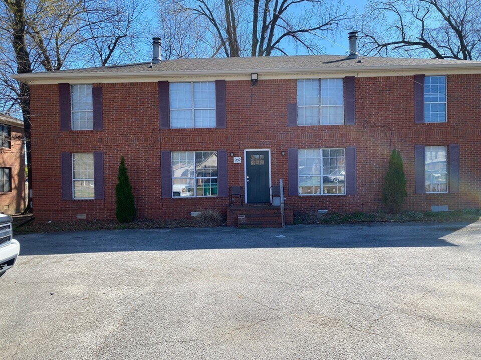 269 Tinker Hill Cv, Unit C in Jackson, TN - Foto de edificio