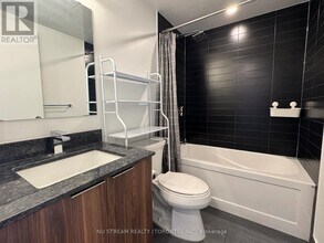 501 Yonge St in Toronto, ON - Building Photo - Building Photo