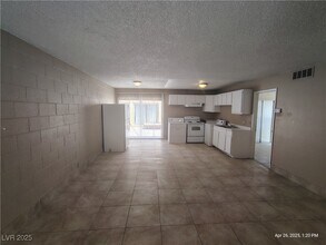 2929 E Elm Ave in Las Vegas, NV - Foto de edificio - Building Photo
