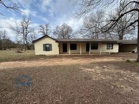 2417 Co Rd 3778 in Queen City, TX - Building Photo