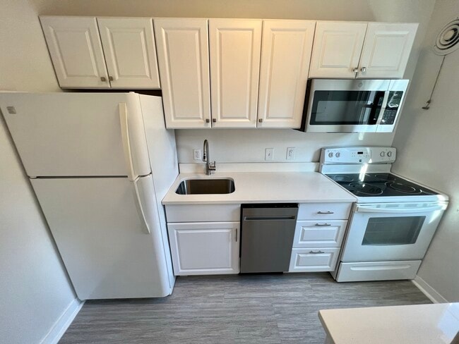 property at 5 E Glebe Rd