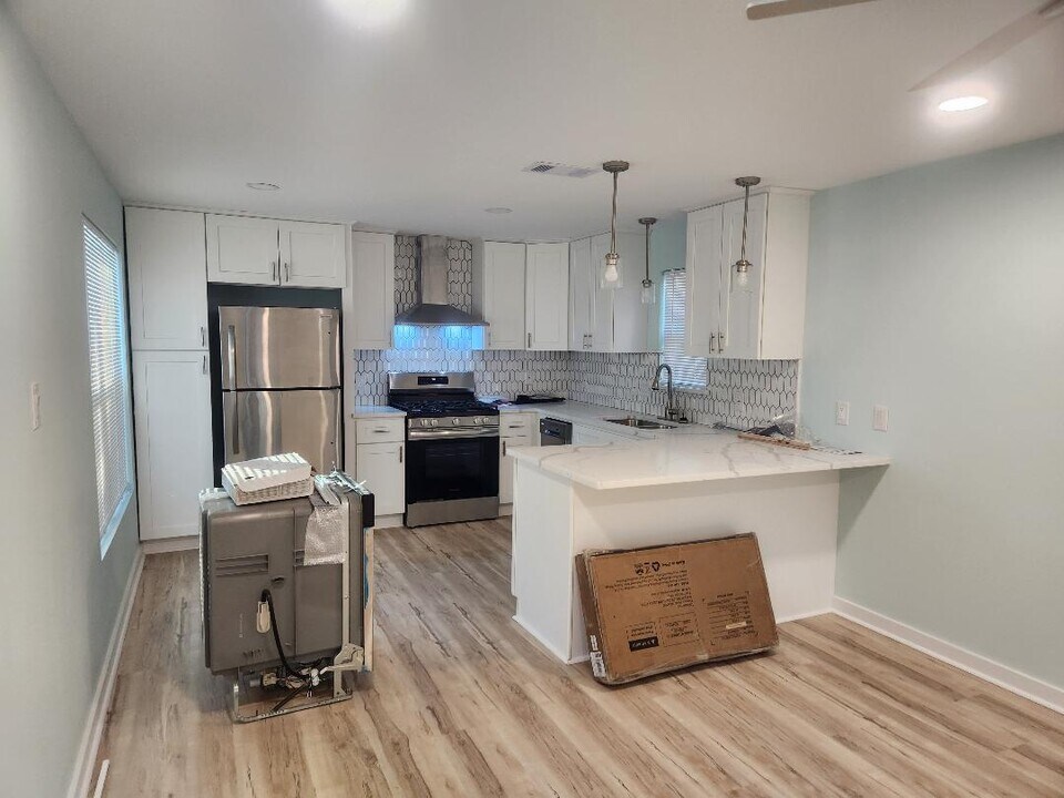 6222 S. F. Austin Road in Jones Creek, TX - Building Photo