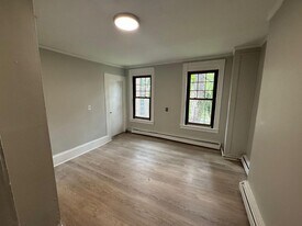 98 S William St in Newburgh, NY - Building Photo